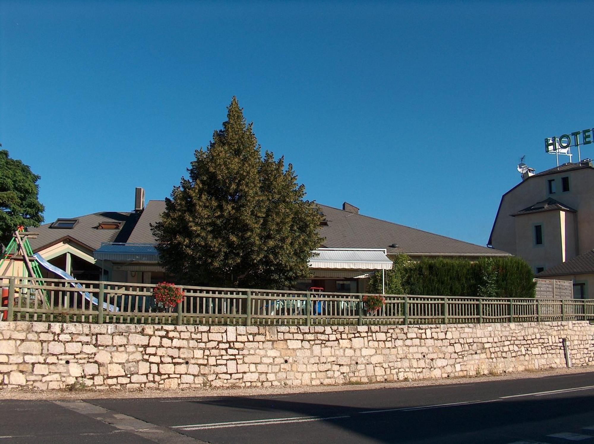 Hotel-Restaurant Le Calice Du Gevaudan - A75 Банассак Экстерьер фото
