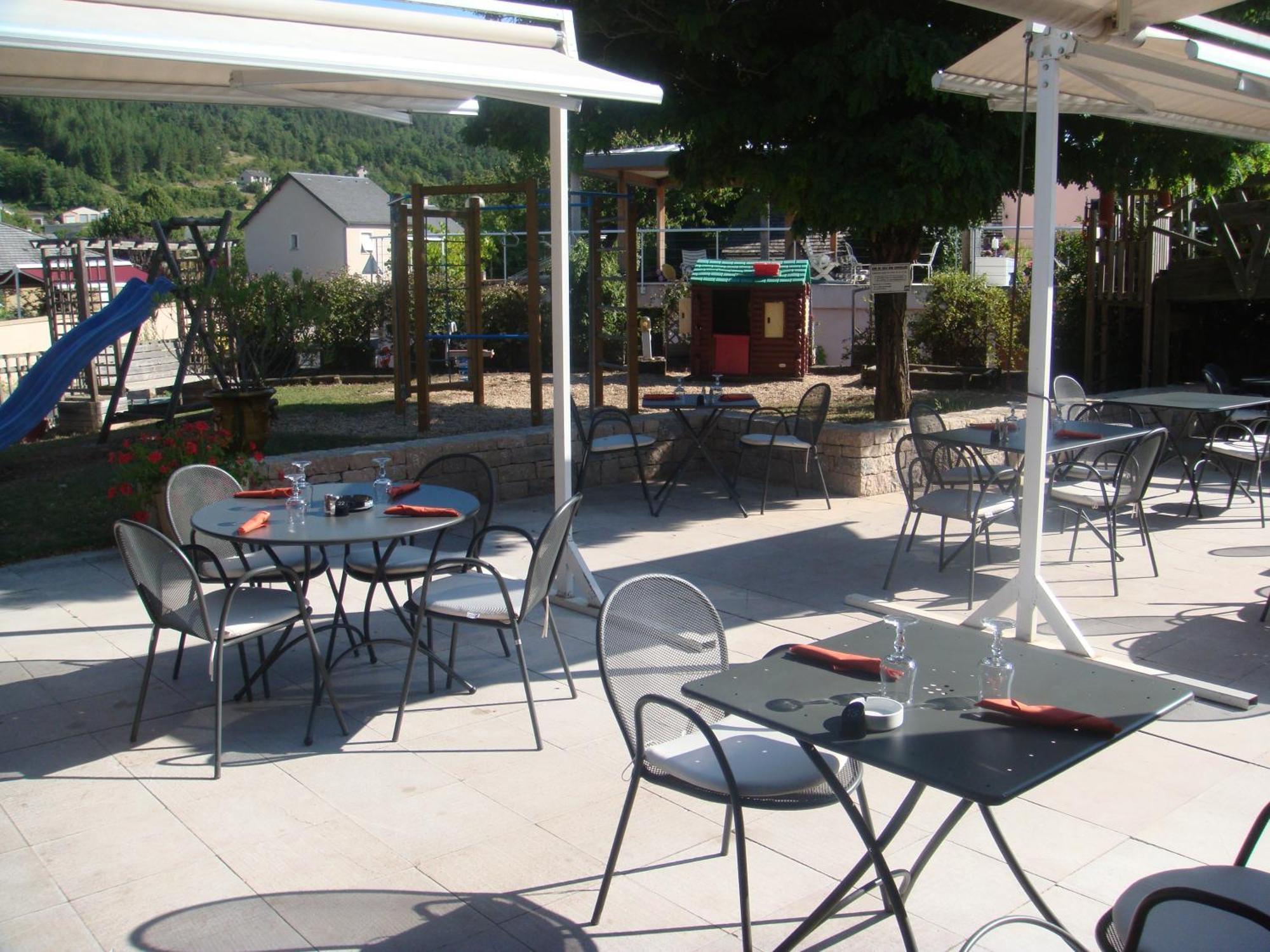 Hotel-Restaurant Le Calice Du Gevaudan - A75 Банассак Экстерьер фото