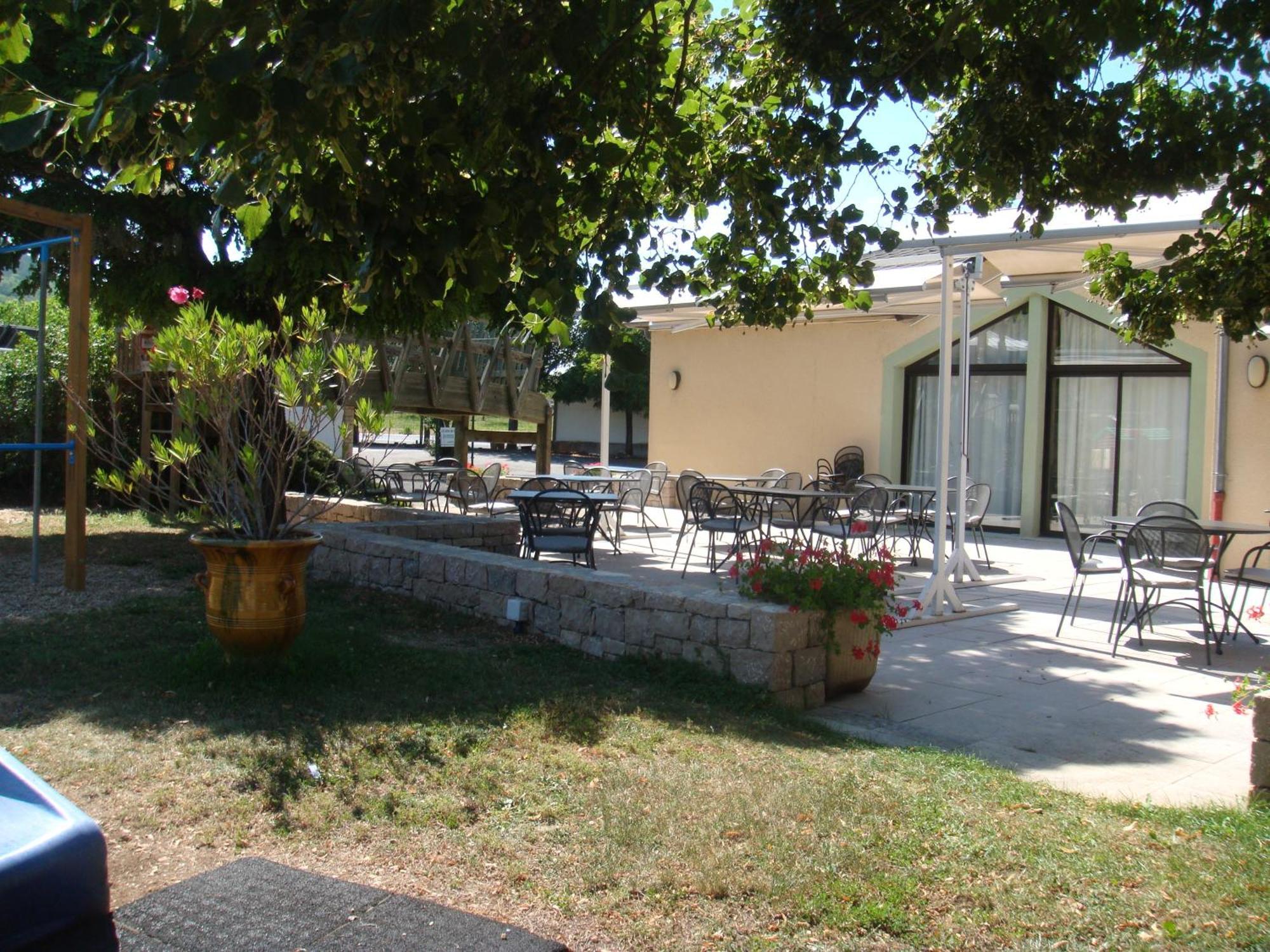 Hotel-Restaurant Le Calice Du Gevaudan - A75 Банассак Экстерьер фото
