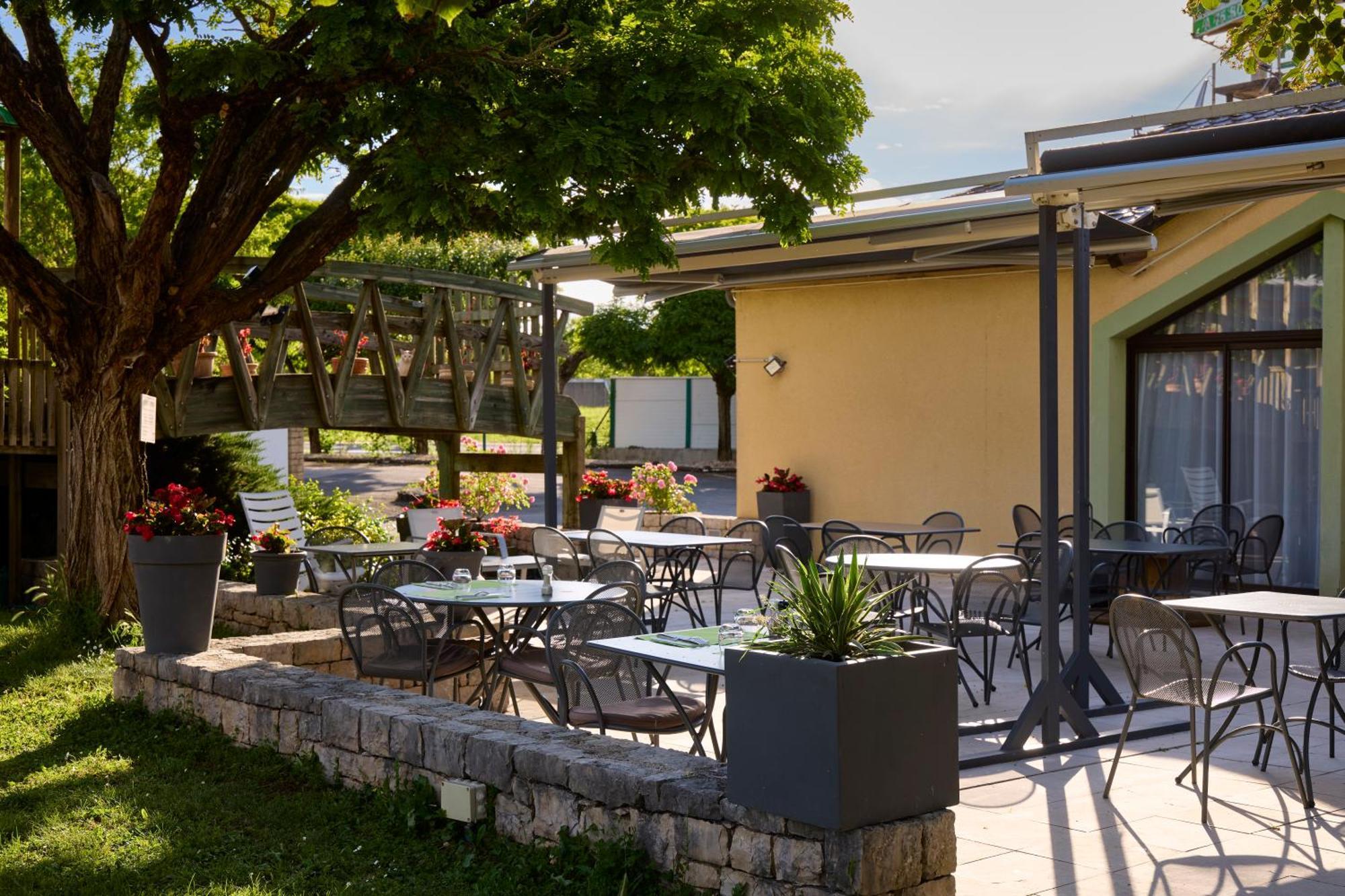 Hotel-Restaurant Le Calice Du Gevaudan - A75 Банассак Экстерьер фото
