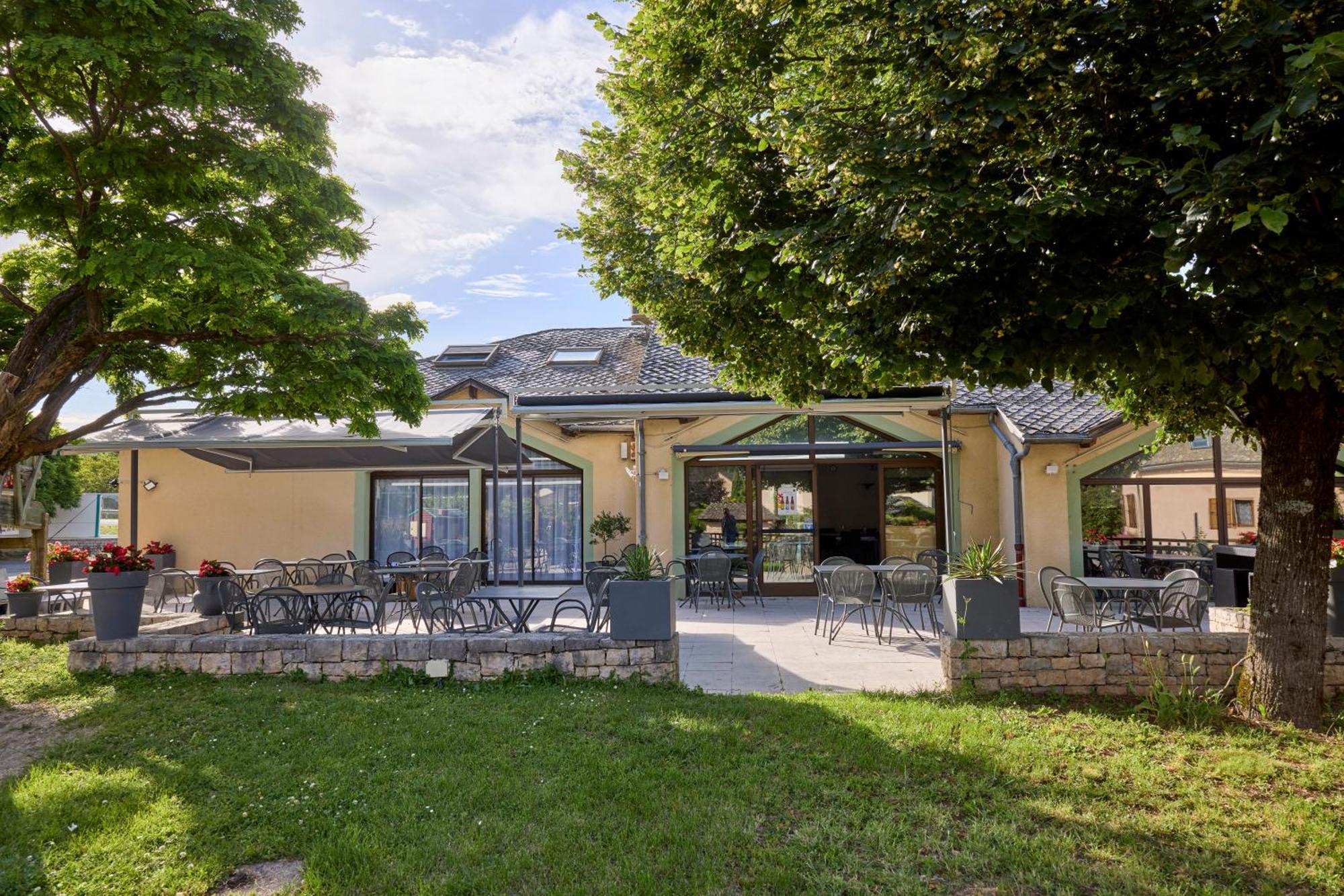 Hotel-Restaurant Le Calice Du Gevaudan - A75 Банассак Экстерьер фото