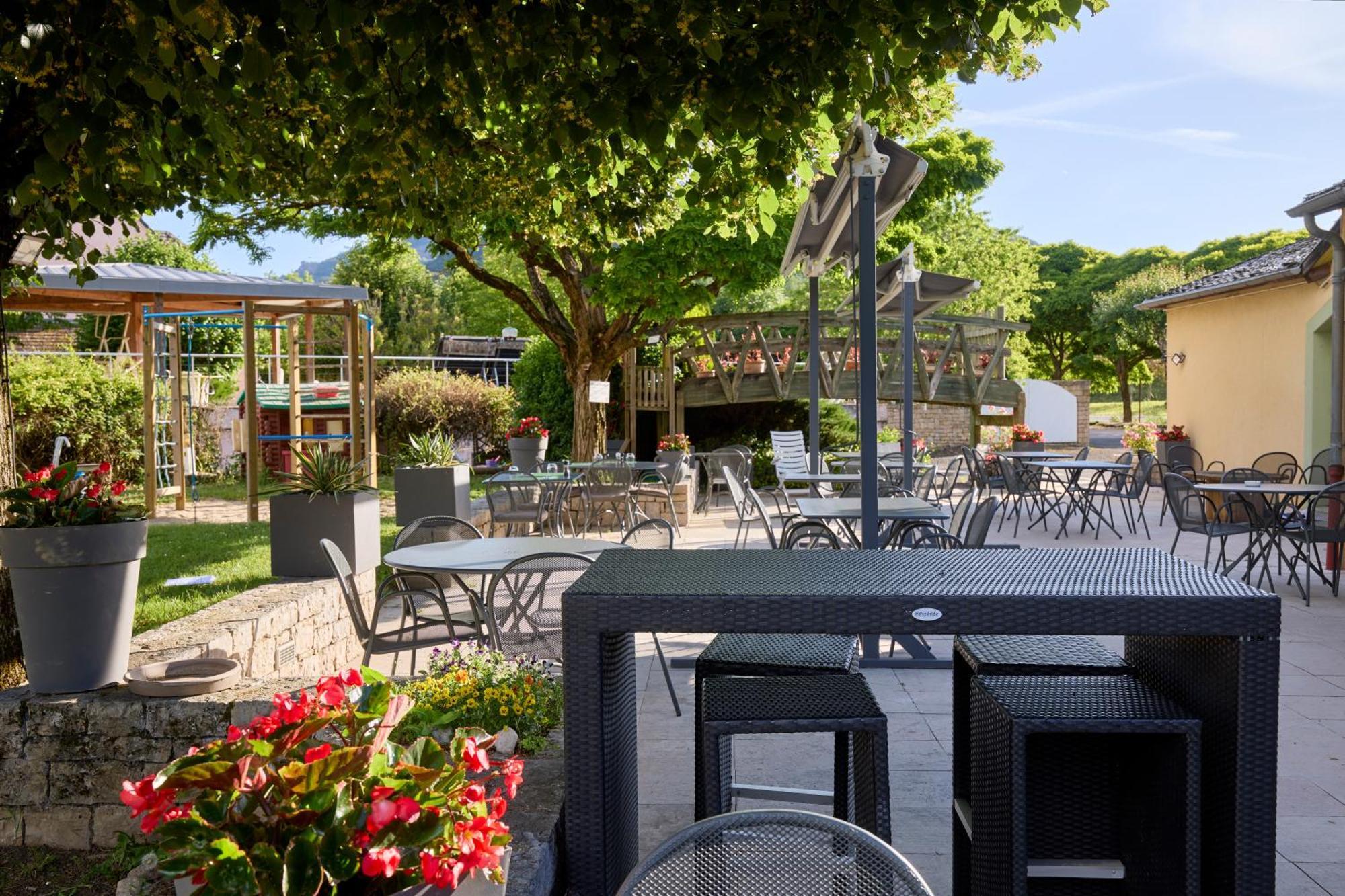 Hotel-Restaurant Le Calice Du Gevaudan - A75 Банассак Экстерьер фото