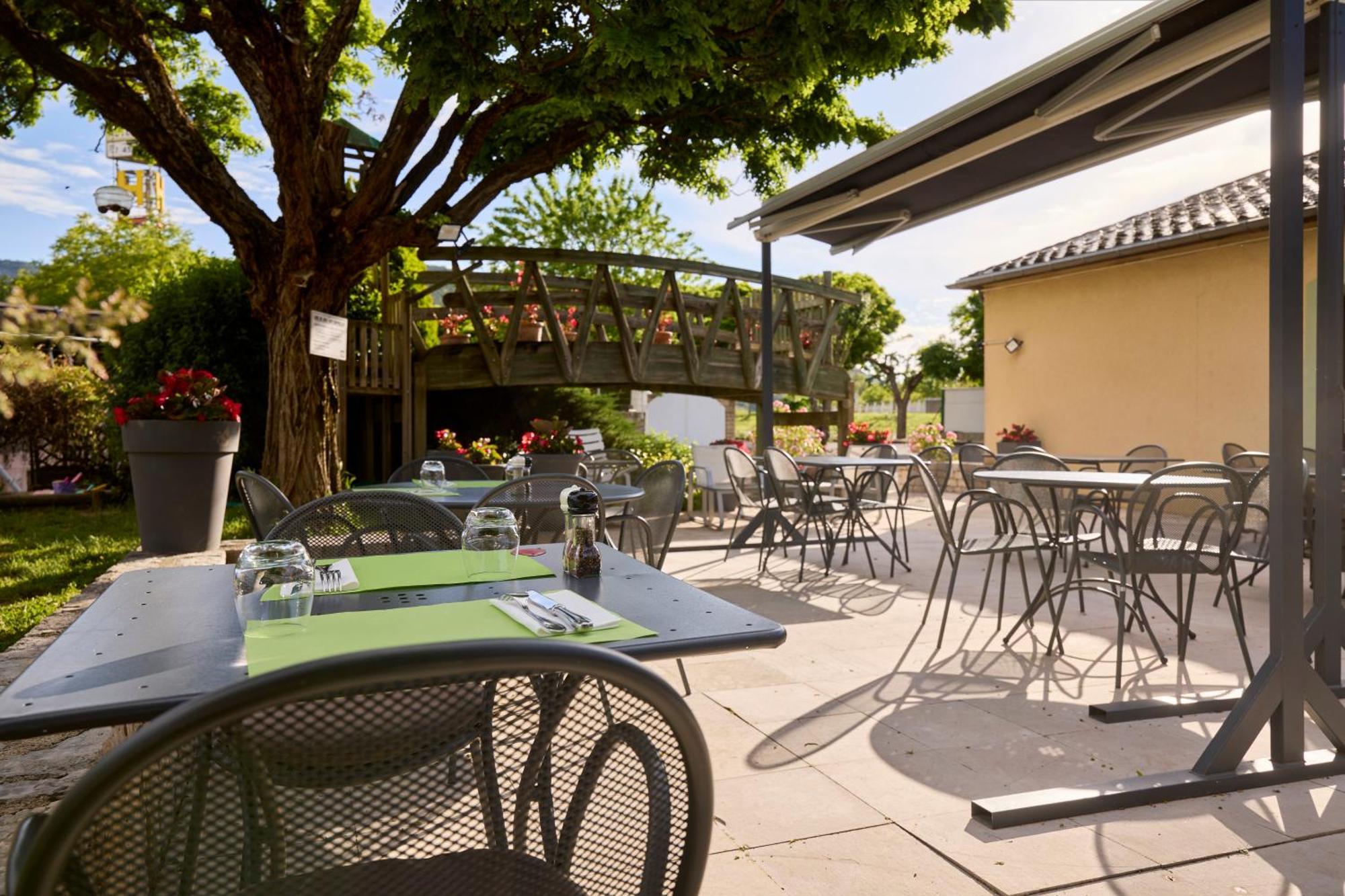 Hotel-Restaurant Le Calice Du Gevaudan - A75 Банассак Экстерьер фото