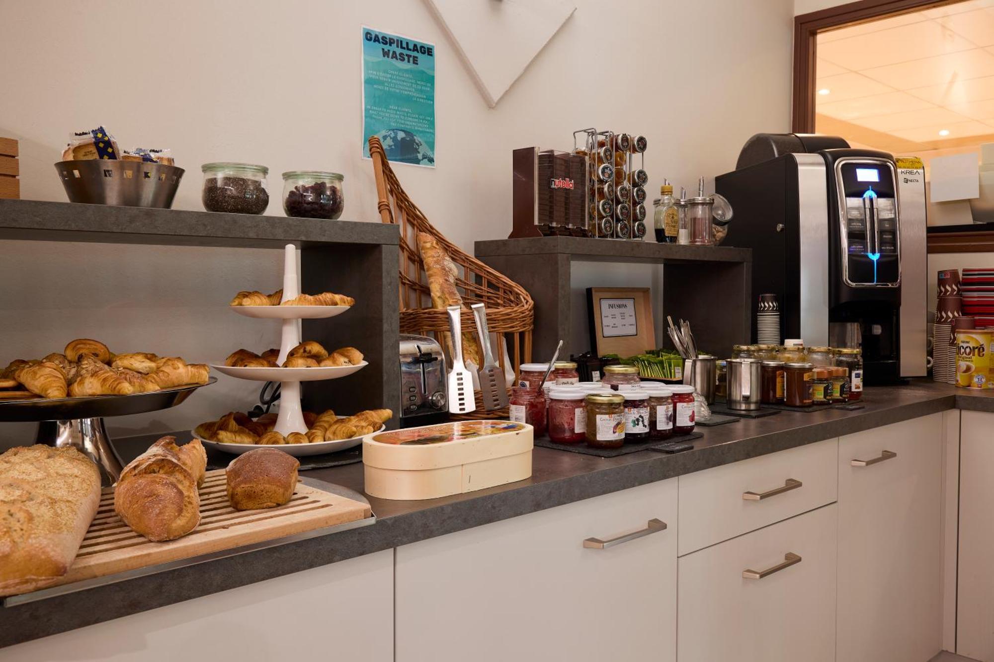 Hotel-Restaurant Le Calice Du Gevaudan - A75 Банассак Экстерьер фото