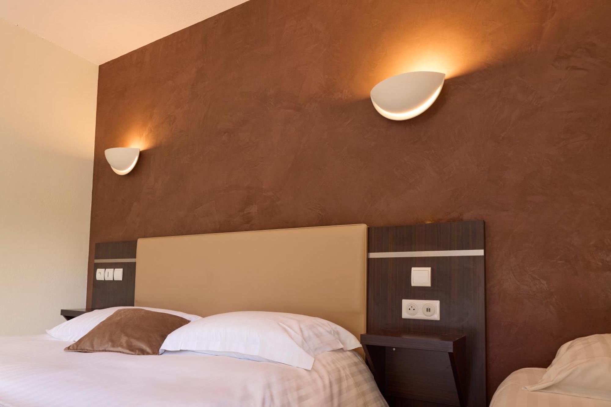 Hotel-Restaurant Le Calice Du Gevaudan - A75 Банассак Экстерьер фото