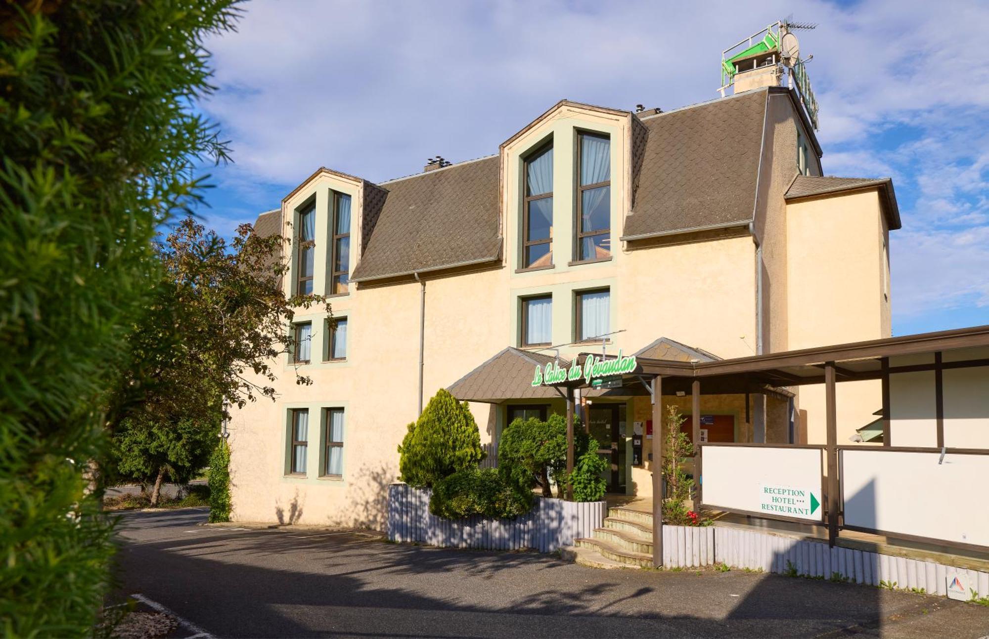 Hotel-Restaurant Le Calice Du Gevaudan - A75 Банассак Экстерьер фото