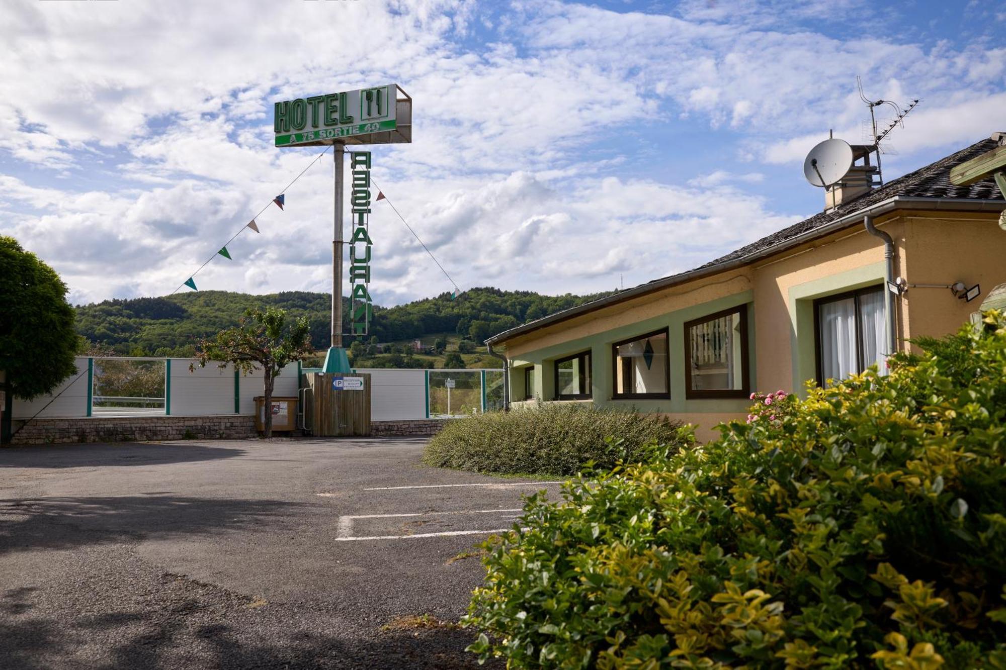 Hotel-Restaurant Le Calice Du Gevaudan - A75 Банассак Экстерьер фото