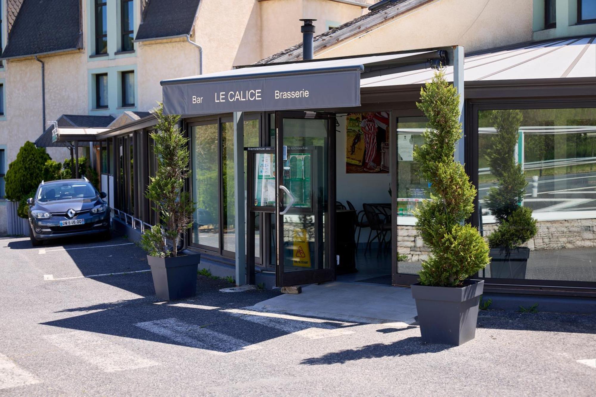 Hotel-Restaurant Le Calice Du Gevaudan - A75 Банассак Экстерьер фото