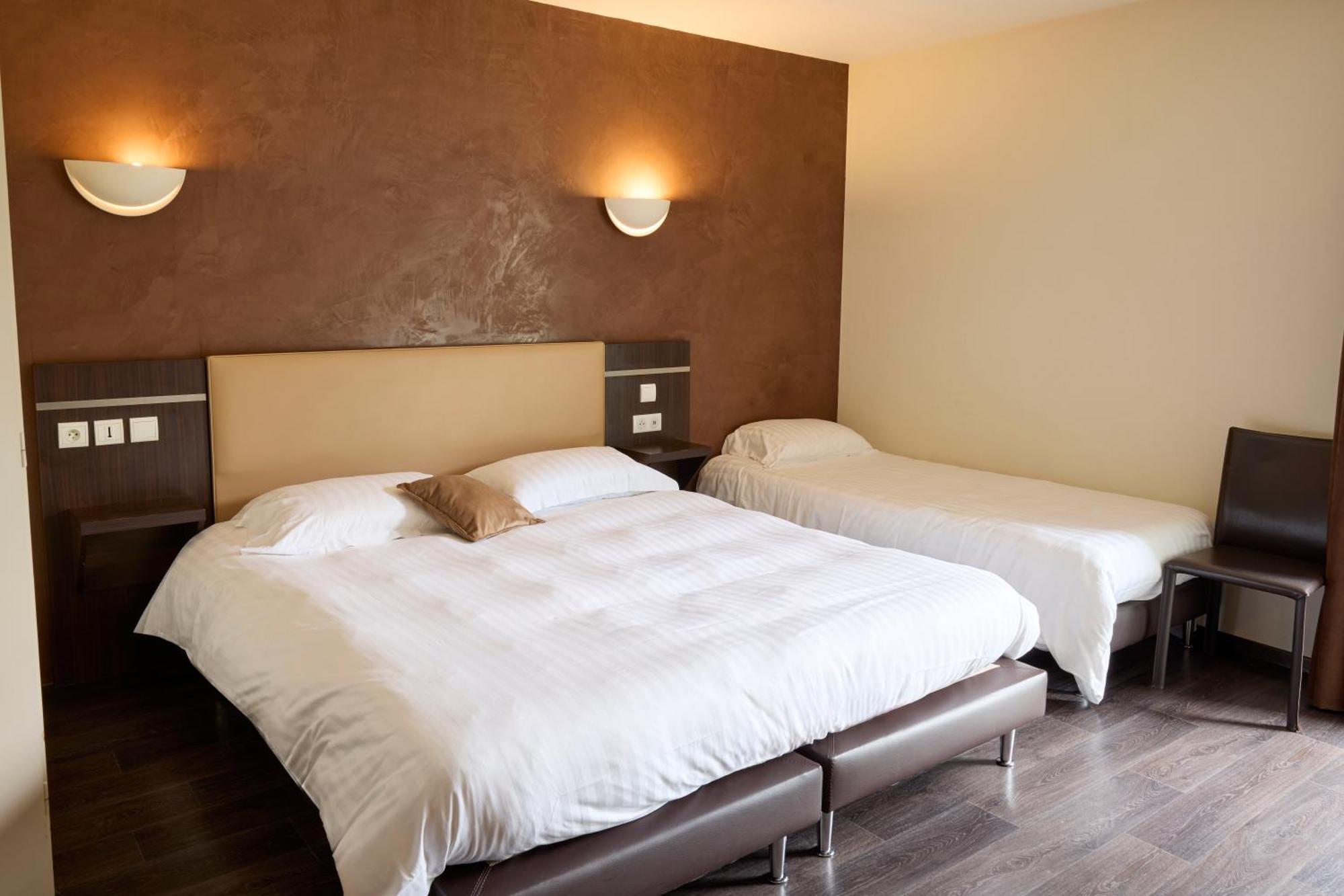 Hotel-Restaurant Le Calice Du Gevaudan - A75 Банассак Экстерьер фото