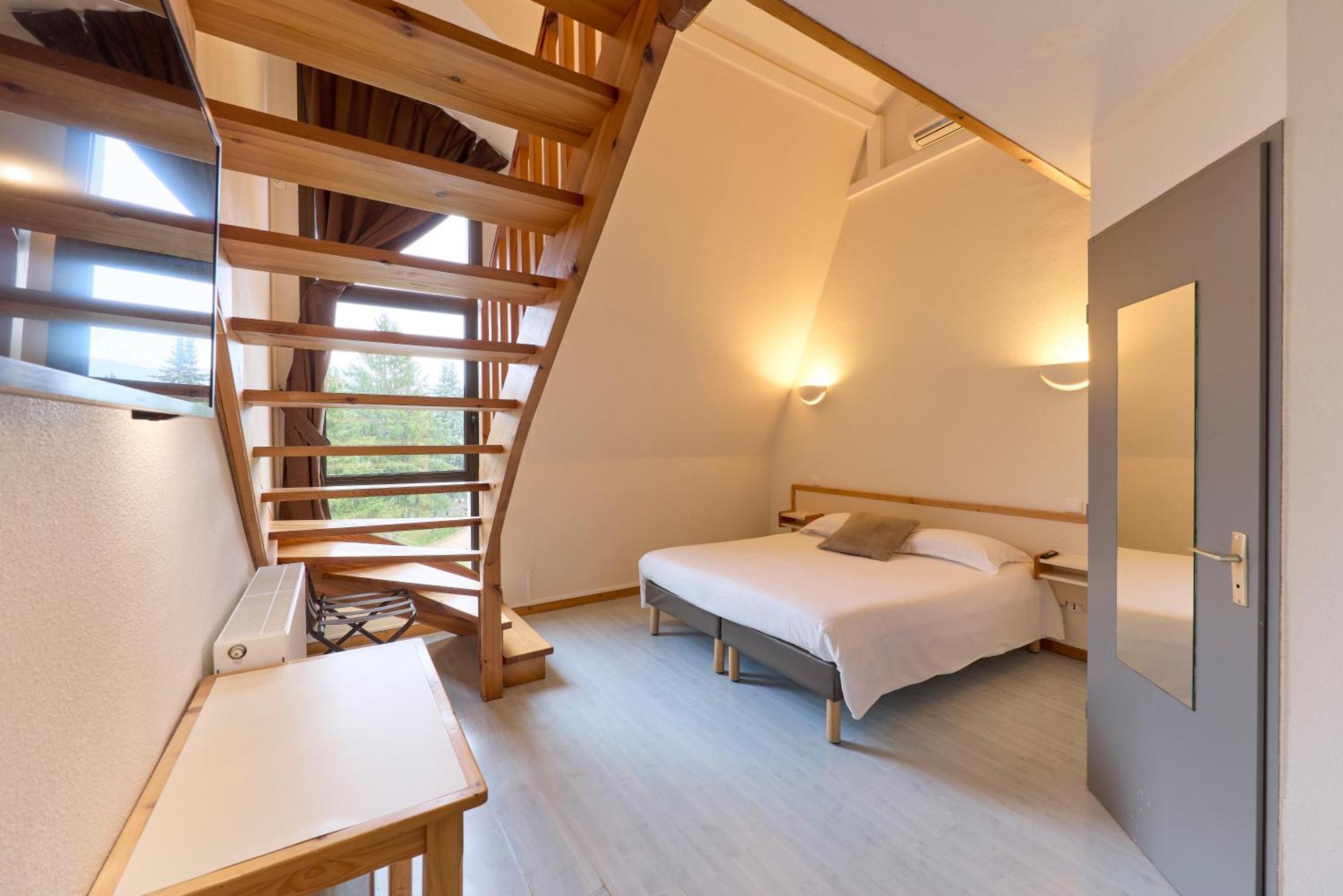 Hotel-Restaurant Le Calice Du Gevaudan - A75 Банассак Экстерьер фото