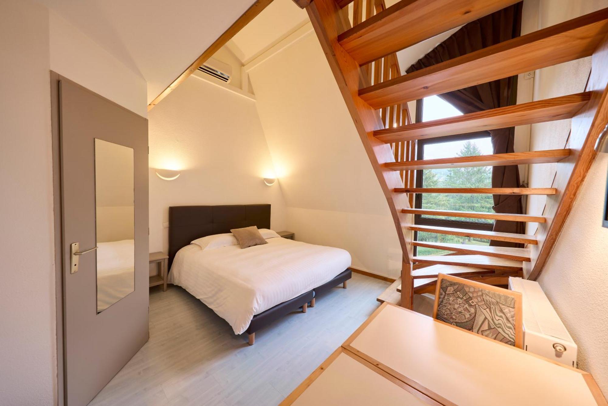 Hotel-Restaurant Le Calice Du Gevaudan - A75 Банассак Экстерьер фото